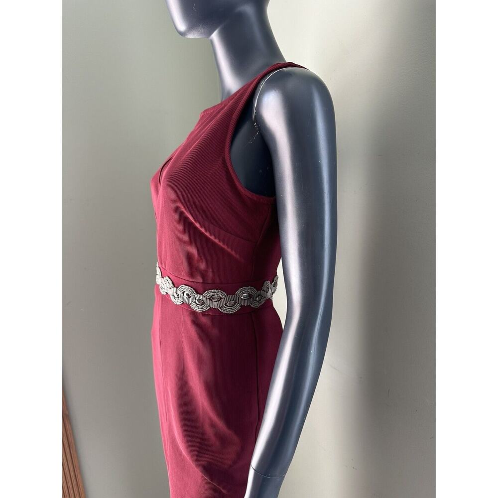 Romeo & Juliet Couture Dress In Wine Burgundy With Sequin Accent And Keyhole - Picture 6 of 11